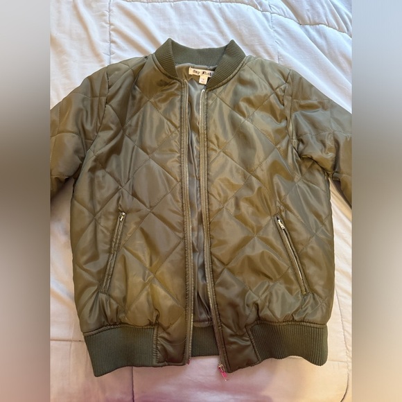 Trendy Olive Green Quilted Bomber Jacket with Zip Pockets - Picture 5 of 8